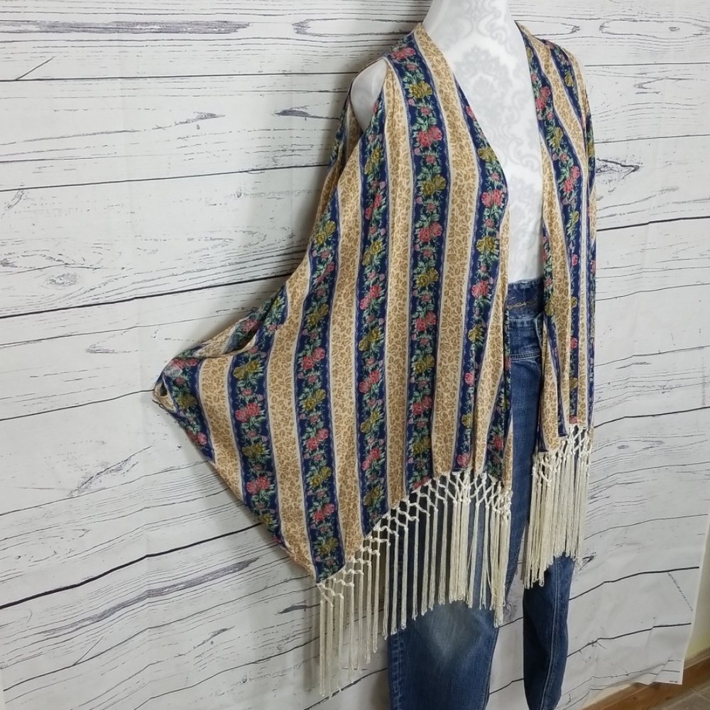 Umgee floral cold shoulder kimono - Picture 2 of 7